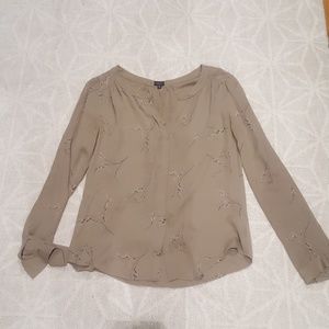 Aritzia silk blouse size xs